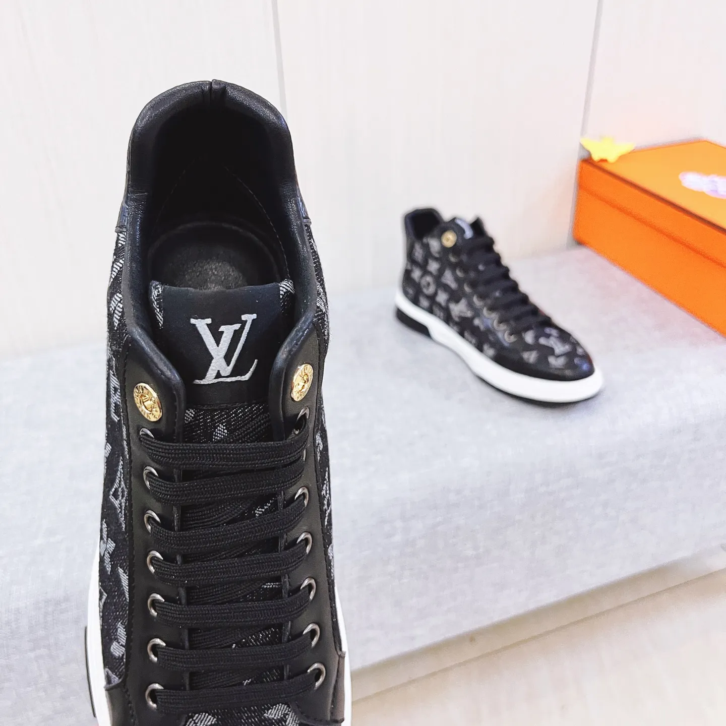 🚘🚘Factory batch 440💰👍[LV]🔥🔝Louis Vuitton, high-end men's shoe brand, official website 1:1 latest masterpiece: the upper is made of Italian official website original special technical cloth fabric 🔥Original comfortable and breathable lining ➕Original designated non-slip outsole 🔥Make walking more convenient and comfortable! An exclusive new model, a stunning work, a beautiful 1:1 replica [color] compared to the official quality! Create a fashionable personality to set off your uniqueness! A must-have for trendy men! 🔥, sizes: 38-44. color:.    2⃣️colors available🔥